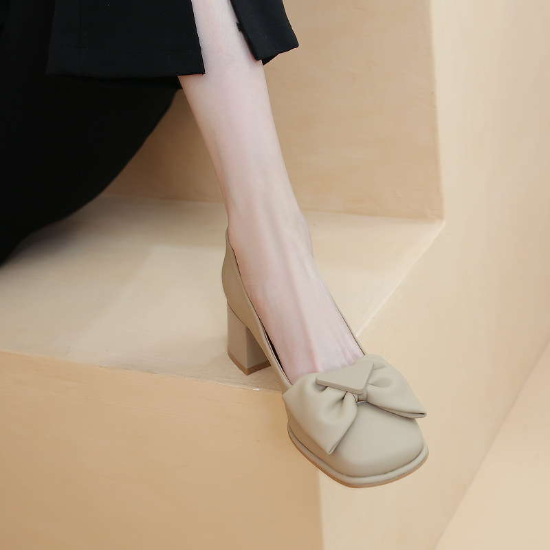 Retro summer universal shoes with bow square toe low-cut made of…