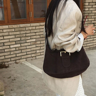 Korean style autumn and winter retro suede shoulder tote bag ins All-match women's bag underarm bag fashionable simple portable commuter bag