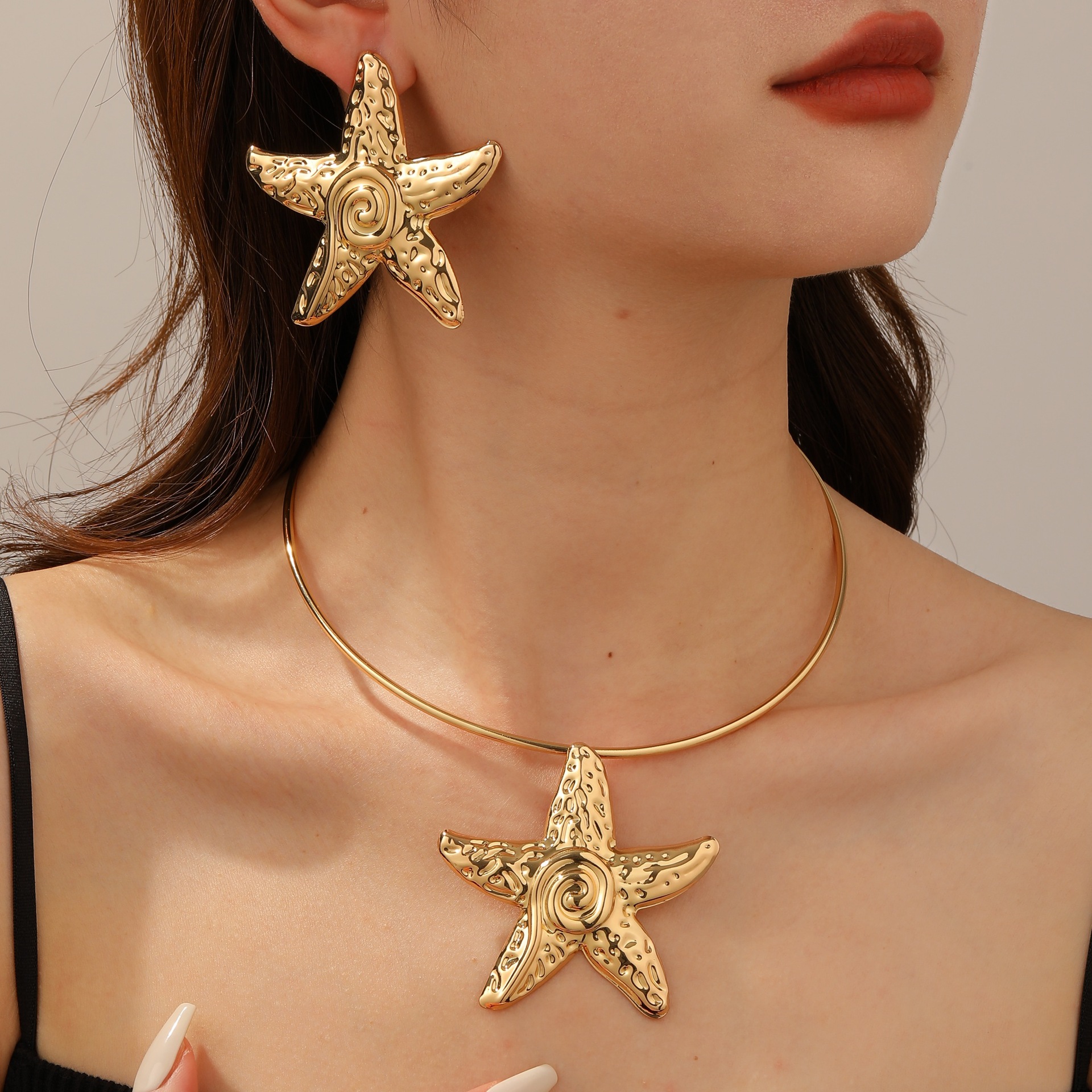 Joyas transfronterizas europeas y estadounidenses collar de pétalos metálicos irregulares de moda simple collar de collar de hierro