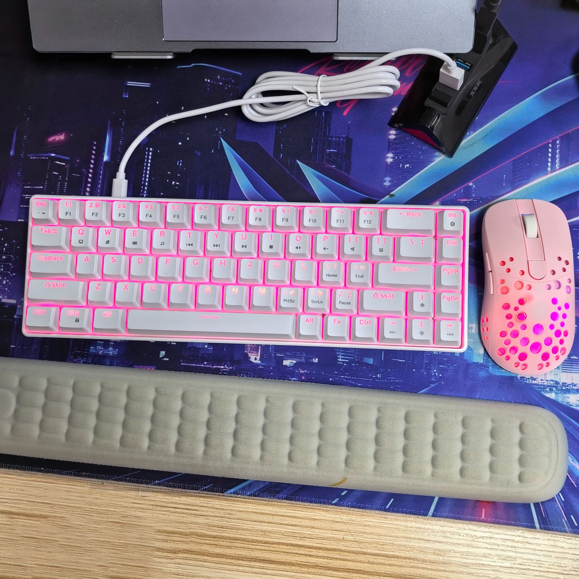 68 mechanical with separated and unplugged key wires, red axis dual color injection molded keycaps, pink lighting, wired_voghion.com