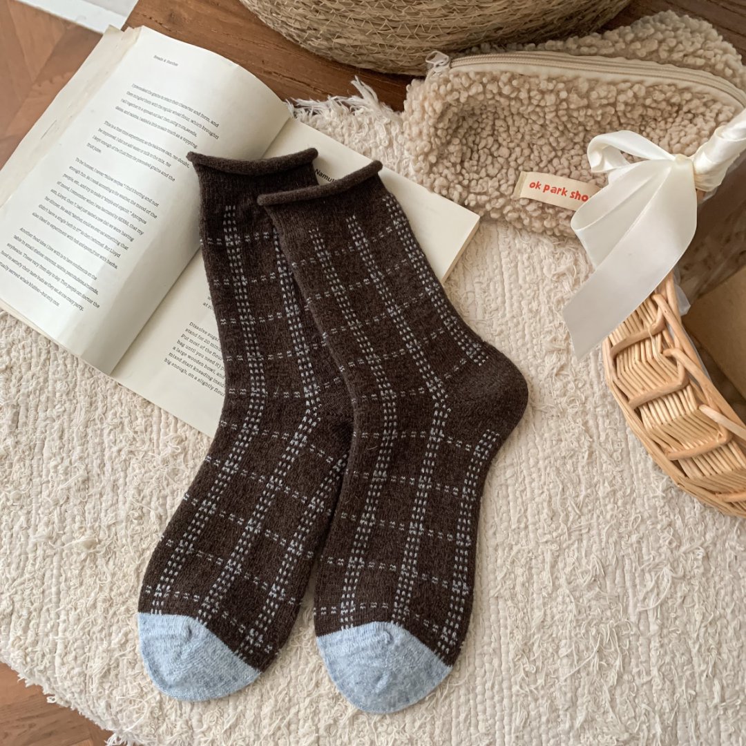Rolled edge plaid
