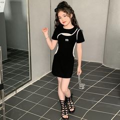 女の子サマードレス 2025 新しい子供中空ストレートスカートファッショナブルな女の子サマードレス大きな子供のスカート
