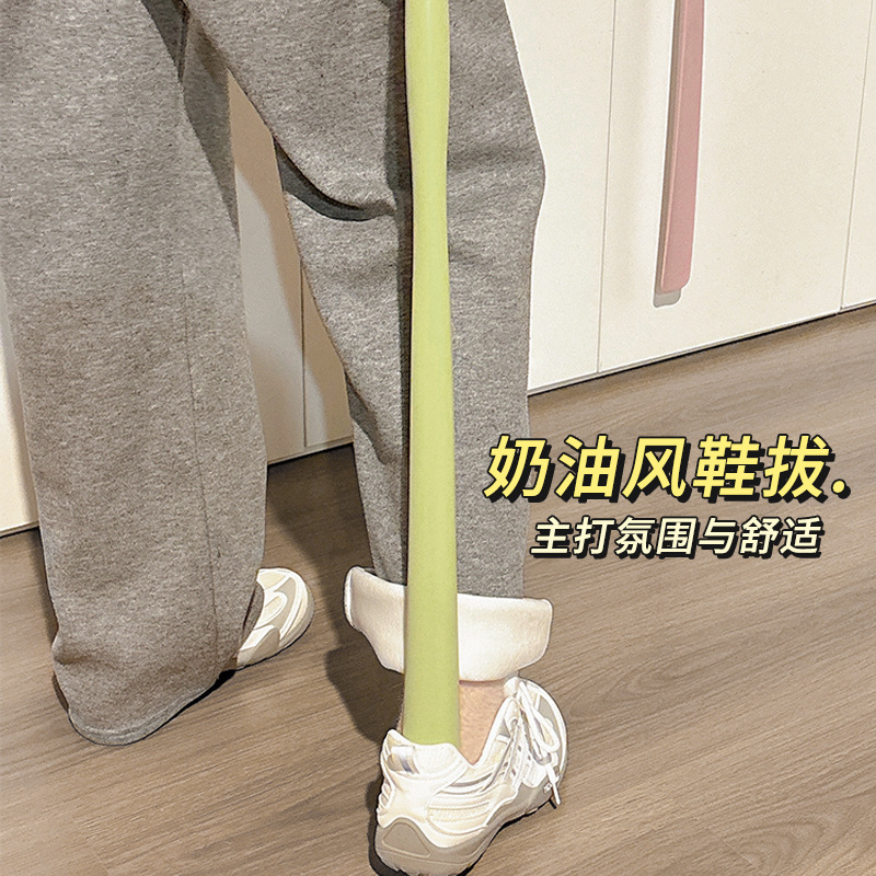 家用老人孕妇不弯腰提鞋神器新款加长把穿鞋辅助奶油风鞋拔子长柄