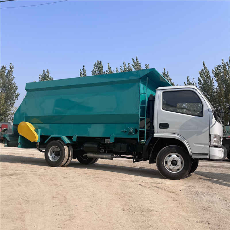 四轮轻卡饲草投料车畜牧设备12立方撒料车牛场羊场驴场自动喂料机