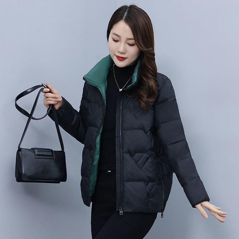 다운 재킷 여성 겨울 짧은 스탠드 칼라 새로운 스타일 화이트 오리 다운 따뜻하고 세련된 여성용 경량 재킷 유행