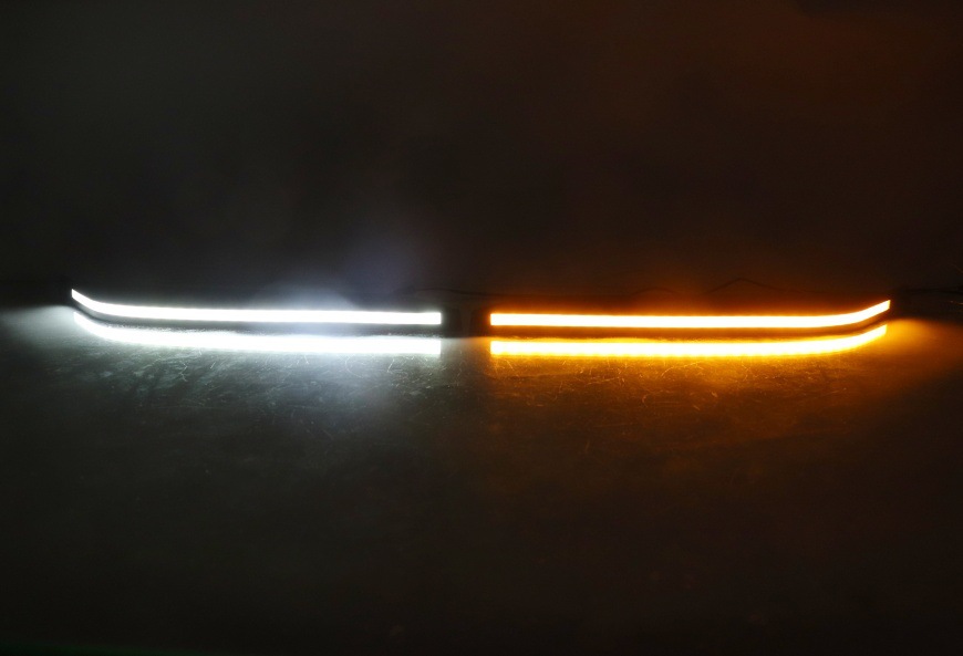 Suitable for 22-23 Toyota Sequoia Tundra Headlight Eyebrow Modification Led Sequential Turn Signal Lights, Dedicated Daytime Running Lights