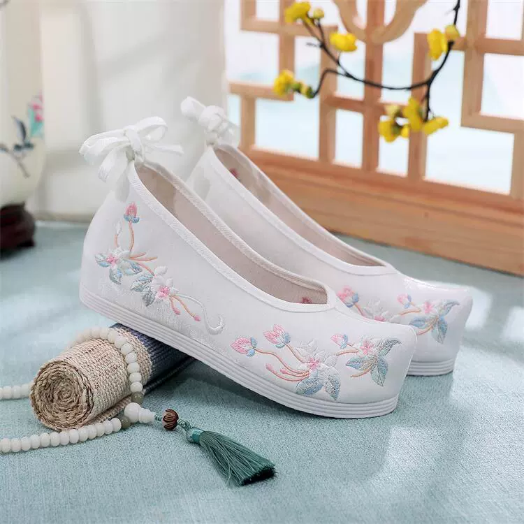 Family Smoke 2023 Новые подходящие антикварные туфли ханьфу Женская обувь с вышивкой Туфли с внутренней высотой арки