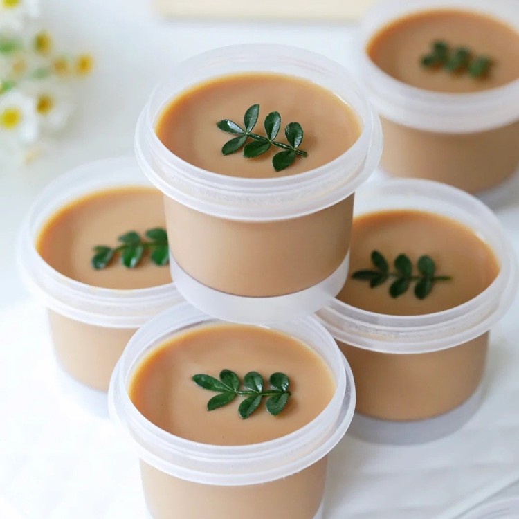 Fabricante 100ML de celebridades de Internet helado extracto frío yogur frasco leche pudín exfoliante transparente caja de mascarilla resistente a altas temperaturas