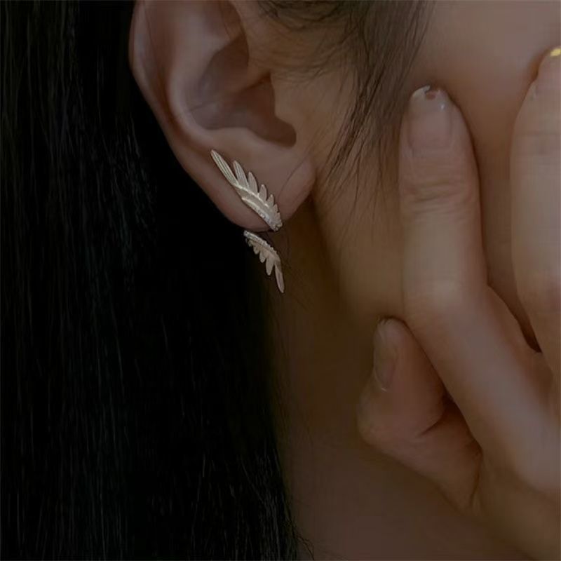 Wing-Shaped Ear Clips, Delicate and Compact, No Need for Ear Piercings. Knock Knock: Fashionable, Stylish, Versatile, a Great Gift for Friends