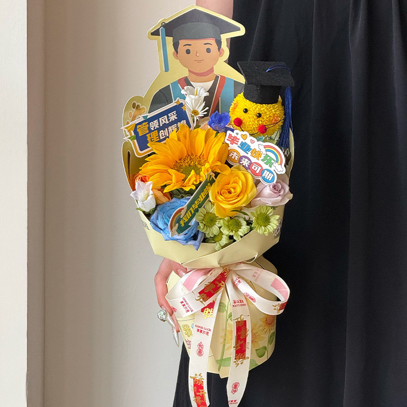 El nuevo sombrero de doctorado de la temporada de graduación gana el primer premio de una sola vez image 5