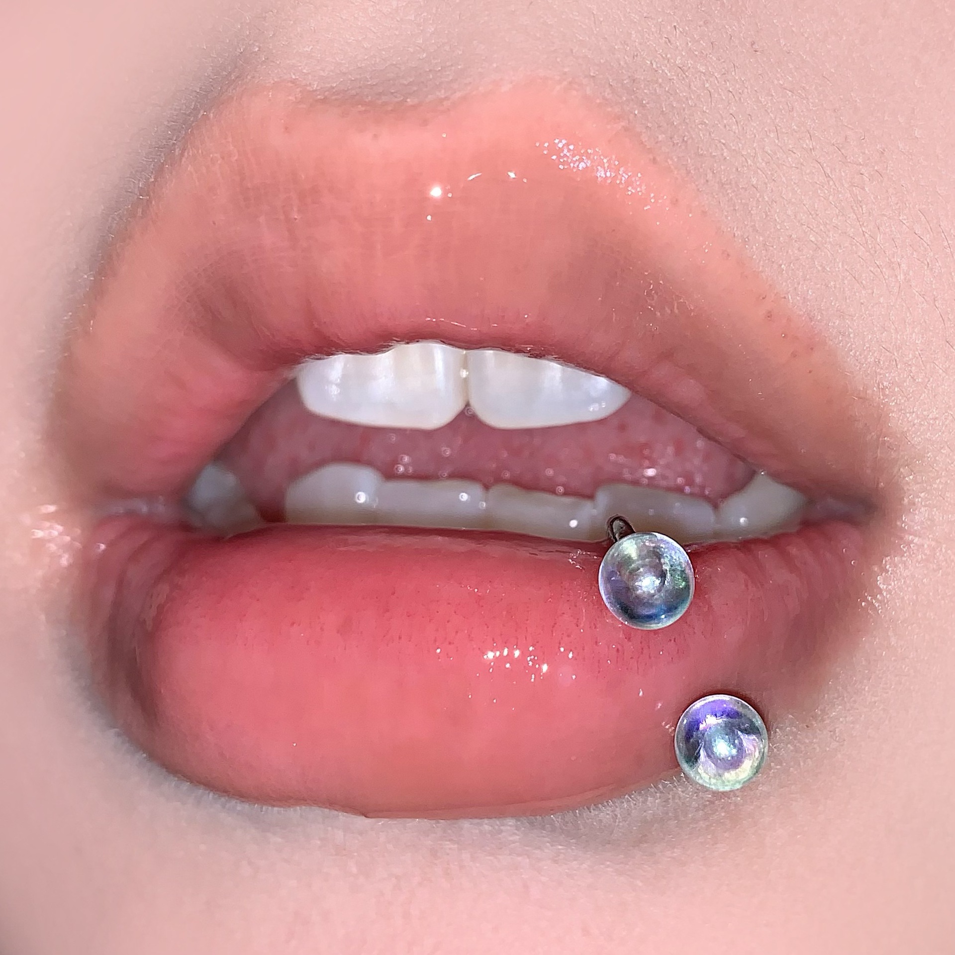 Silver pointed spike labret stud material detail