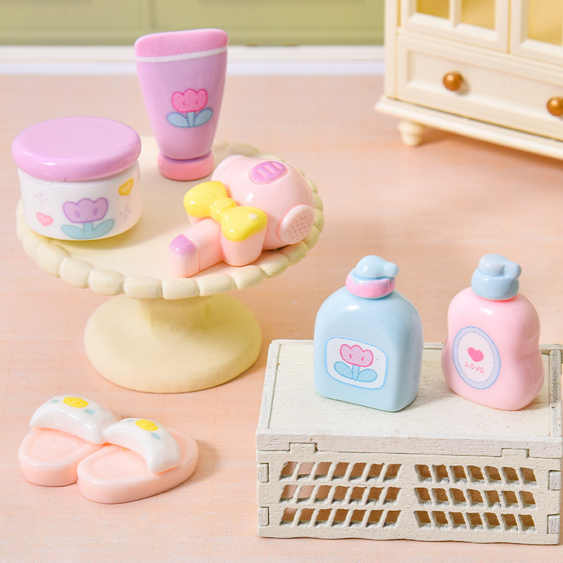 Doll House Miniature Bathroom Girl Heart Toiletries DIY Jewelry Accessories Kidsren's Play House Scene Props
