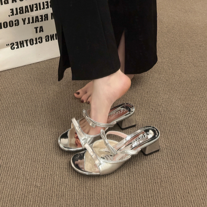 女性のためのハイヒール 2025 夏の新しいスタイルのフレンチリボンラウンドトゥサンダル厚いヒール多用途アウタースリッパ|undefined