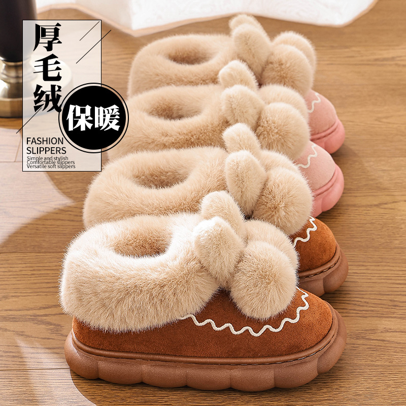 Zapatillas de algodón para mujeres otoño y invierno 2025 nuevo tipo de veludo grueso bolsa de calentamiento tacones de invierno de lana casera