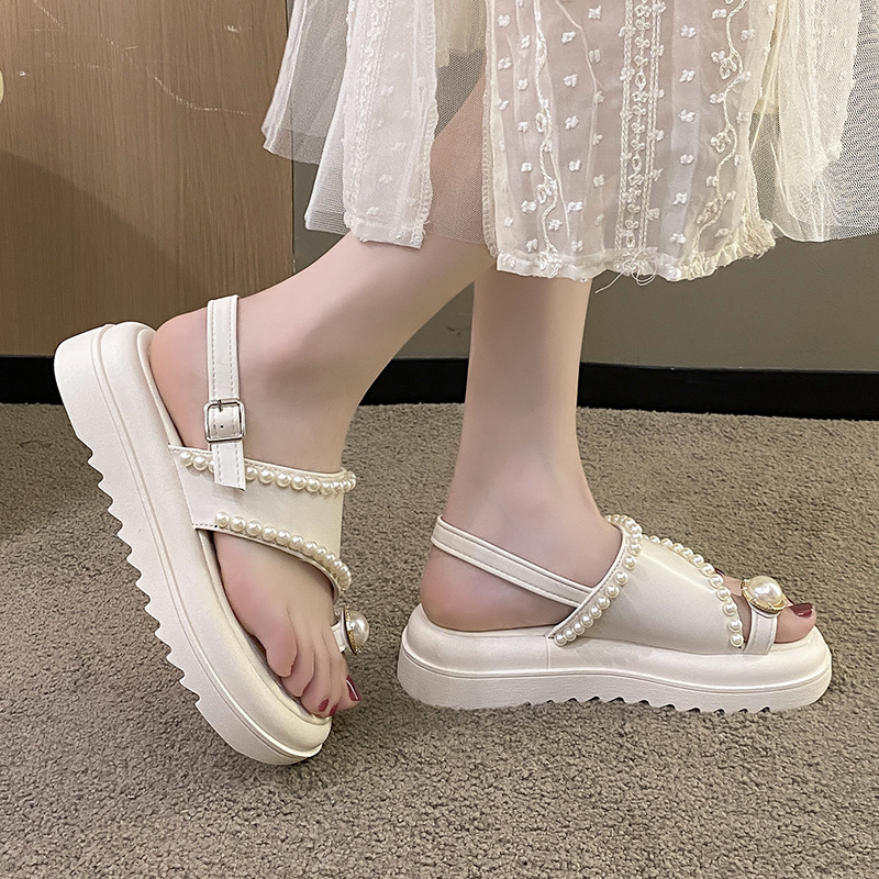 Kleine Duftende Wind Dicke Sohle für frauen 2024 Sommer Neue Mode Perle Schmuck Strand Schuhe Abdeckung Zehe Nach Außen tragen_voghion.com