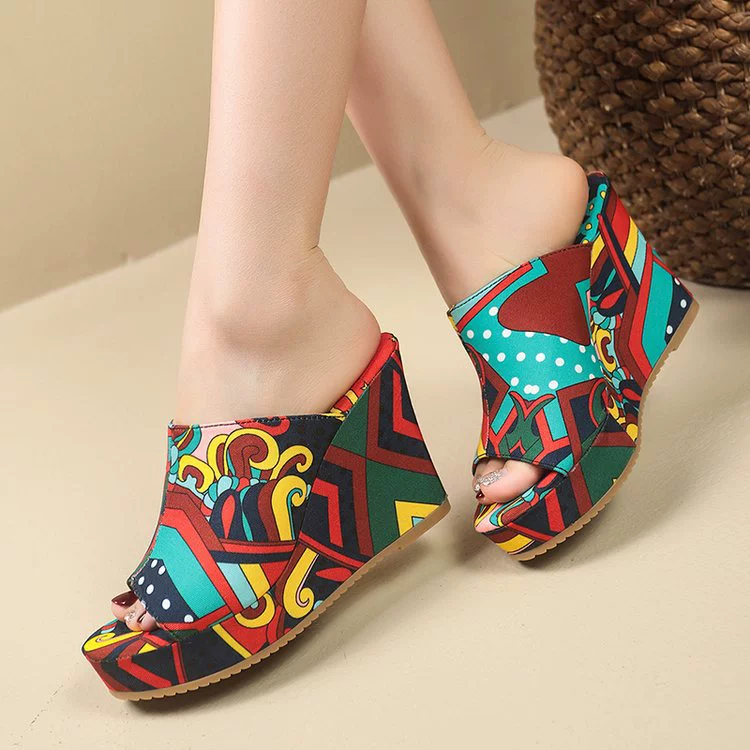 Граффити толстые туфли на высоком каблуке женские летние носки 2025 новая европейская и американская юбка модная сеть красный склон каблуков холодные тапочки