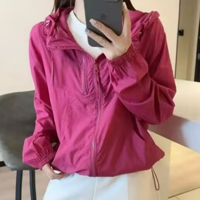 ヨーロッパのファッショナブルな女性用フード付き日焼け防止服 2025 夏の新しいスタイルのルーズカジュアル多用途ショートジャケットトレンディな小柄な人向け|undefined