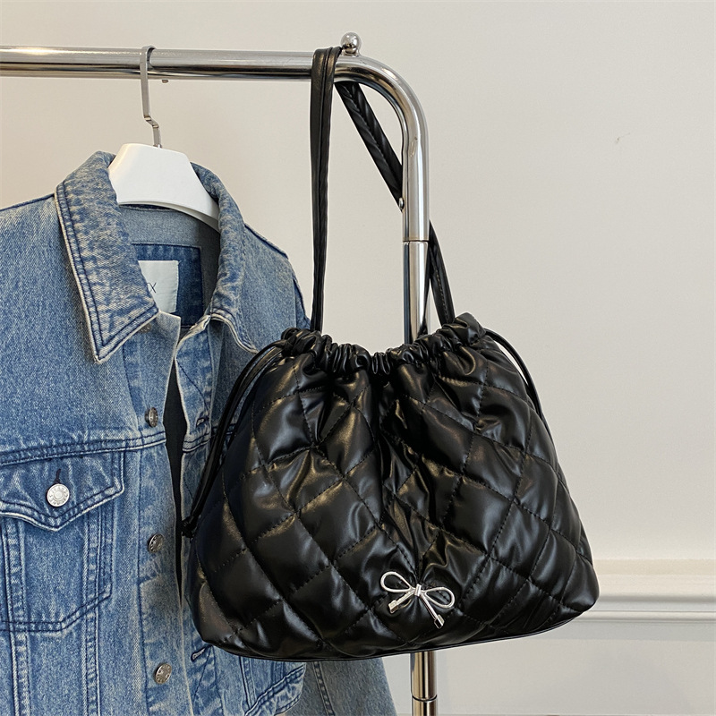 Bolsa de mano esponjosa acolchada moda Argyle mochila suave bolso acolchado adecuado para la escuela para trabajar comprar 2024 nuevo