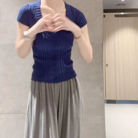 2025 новый летний модный костюм, стройный и стильный, повседневный и сексуальный топ с короткими рукавами и юбка для горячих девушек