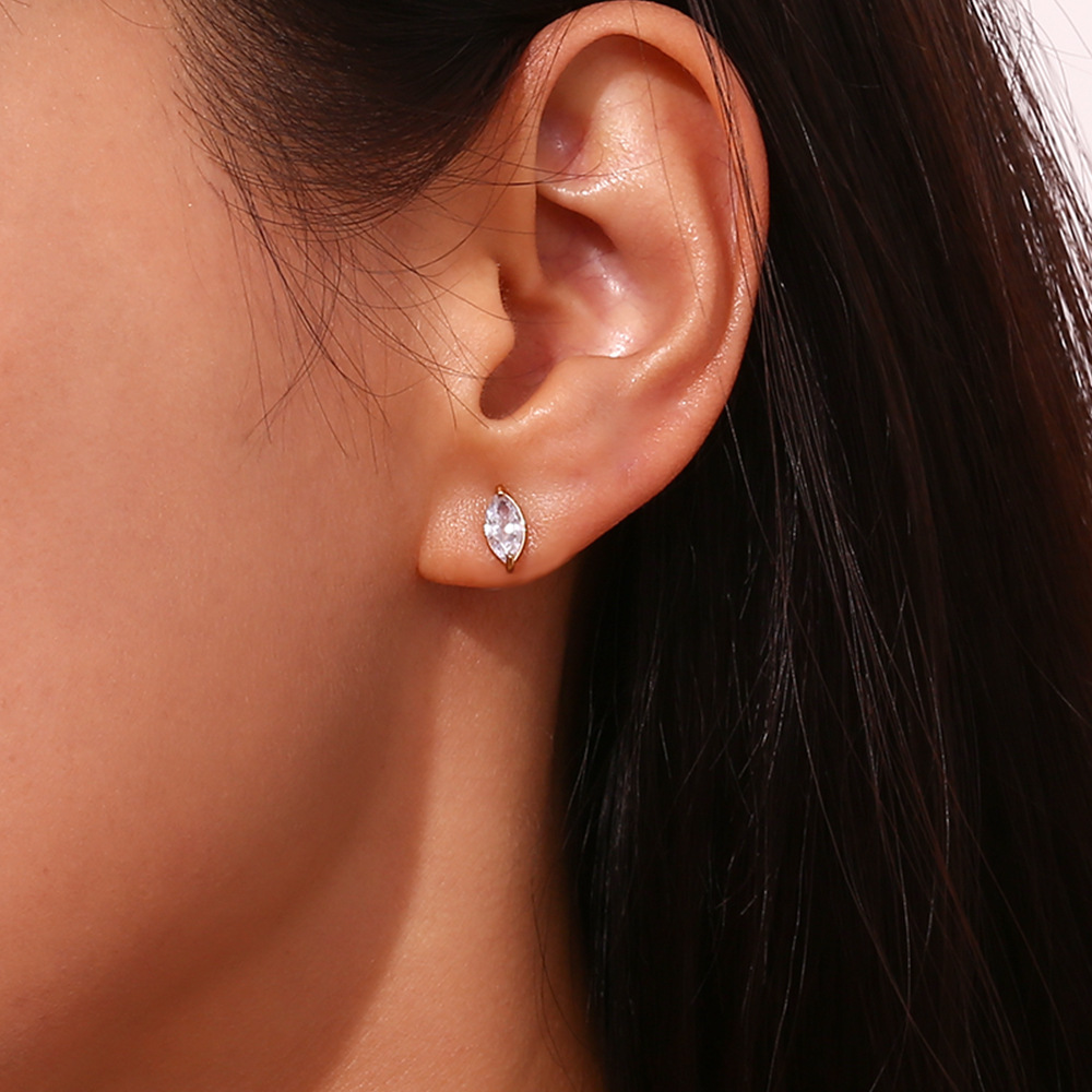 Women's Gender PVD Coated Real Gold Plated 18K Gold Crown Flower Stainless Steel Simple Style Waterproof Non Tarnish Ear Studs