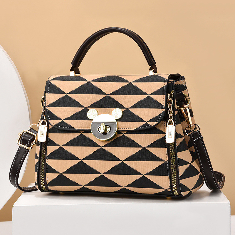 Bolsa pequeña popular de este año 2022 nueva moda estilo occidental hombro todo partido Internet celebridad crossbody portátil pequeña bolsa cuadrada bolso de las mujeres