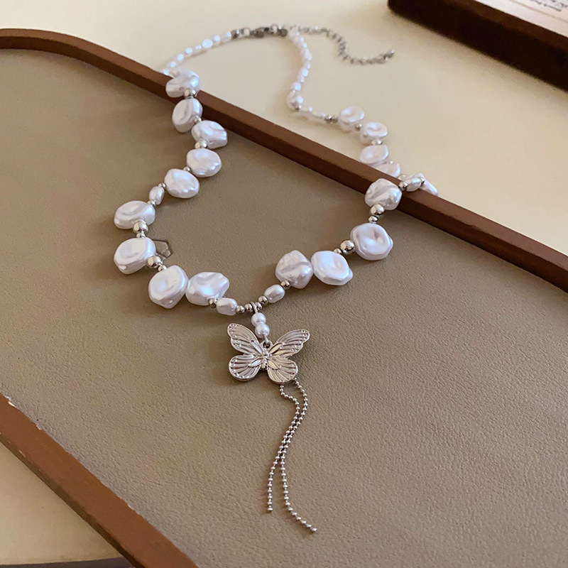 Collar con colgante de perlas de gota de agua de pliegue barroco francés diseño retro con cadena de clavícula con cuentas nicho mujer simple