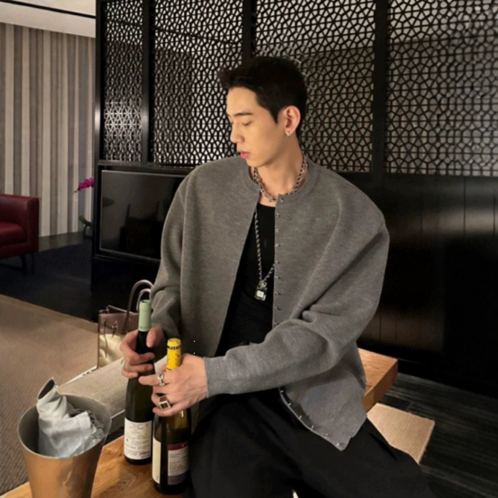 남녀공용 루즈핏 니트 가디건 메탈 리벳 포인트 라운드넥 긴팔 겨울 아우터