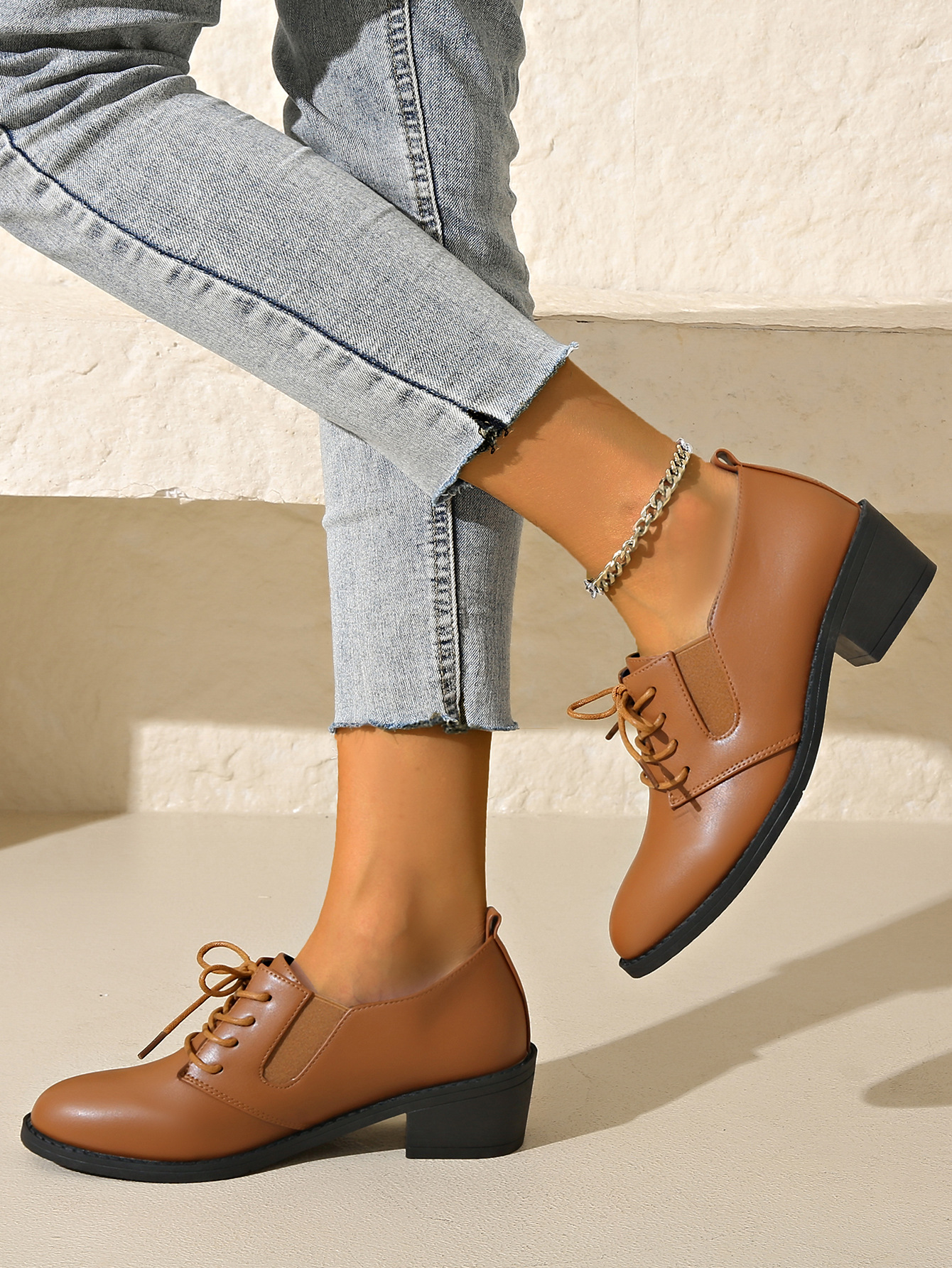 Dames retro veterschoenen met blokhak van leer voor formele look_voghion.com