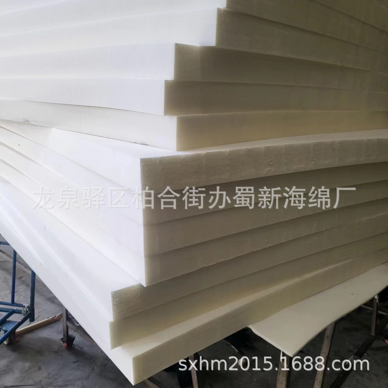 厂家供应黑色白色单面带胶软包20密度软包海绵/床头软包海绵