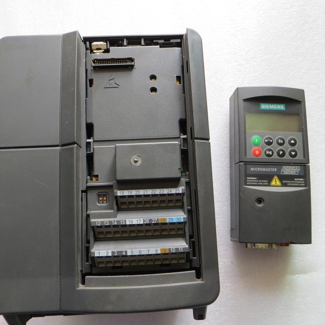 已售拆机西门子变频器6SE6440-2AD22-2BA1 380V /2.2KW