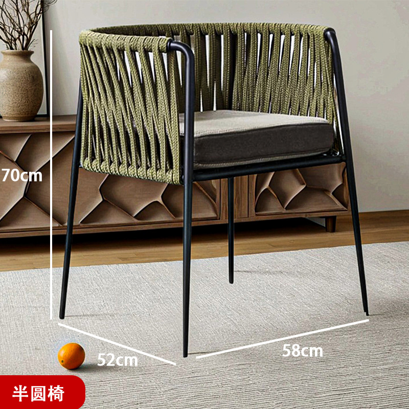 Mesas y sillas al aire libre nórdicas Patio de la villa Jardín Sillas de mimbre al aire libre Terraza de ocio Impermeable Protector solar Luz Lujo Mesas y sillas de alta gama