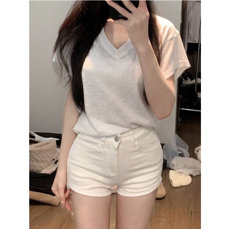 White low-waist stretchy slim-fit denim shorts with built-in hip pads for a hot girl look, suitable for petite women in autumn, size XS