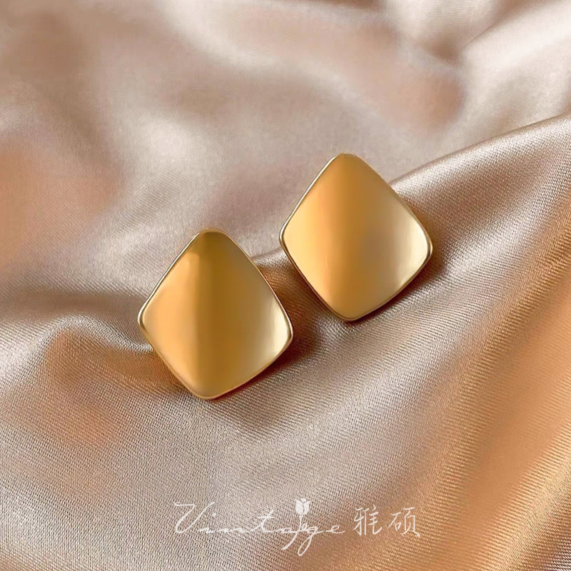 골드 불규칙 스퀘어 이어링