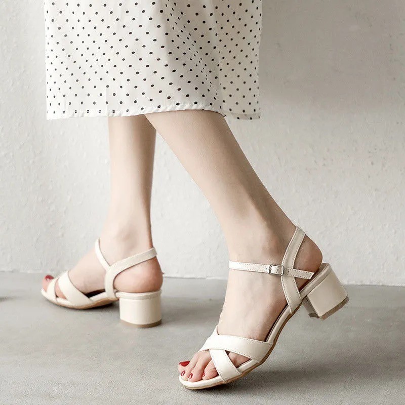 Dedo desnudo con sandalias mujeres 2026 nuevo verano cuadrado tacones gruesos de hadas estilo de tacones altos de hebilla de un temperamento de zapatos individuales