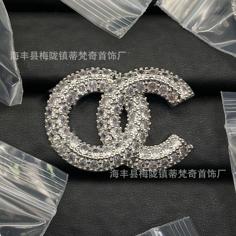 25C New Double C Brooch for Women, Enamel Light Luxury Leather Pearl Heart Small Chanel-Style Tassel Versatile Chanel Grandma Brooch