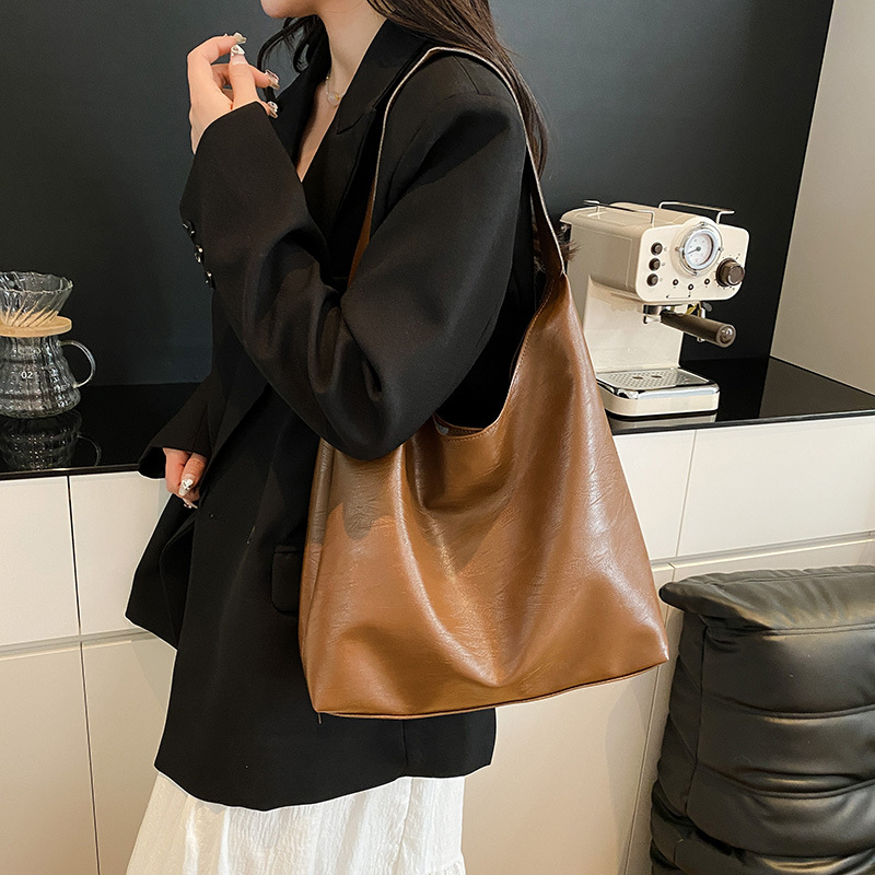 2025 nuevo estilo de comercio exterior bolso de la axila de mensajero de un solo hombro de sentido de alta gama bolso de mujer de gran capacidad de moda