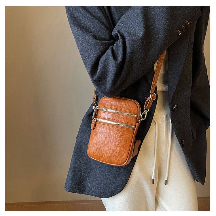 Women's Solid Color Genuine Leather Zipper Phone Wallets display picture 11