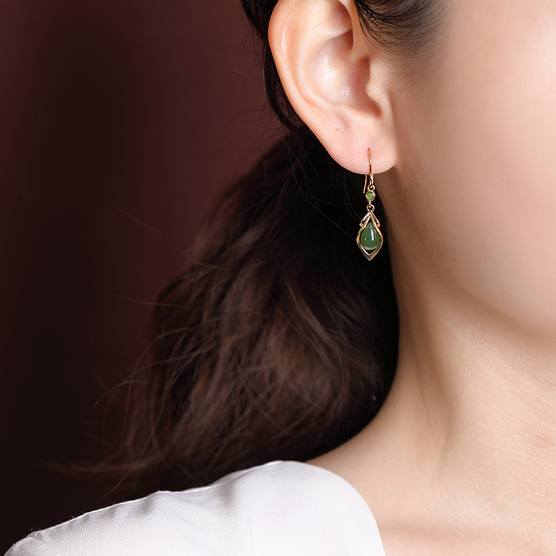 Bông tai nữ bạc S925 mạ vàng đính đá ngọc bích hình giọt nước phong cách retro — Kiểu màu vàng