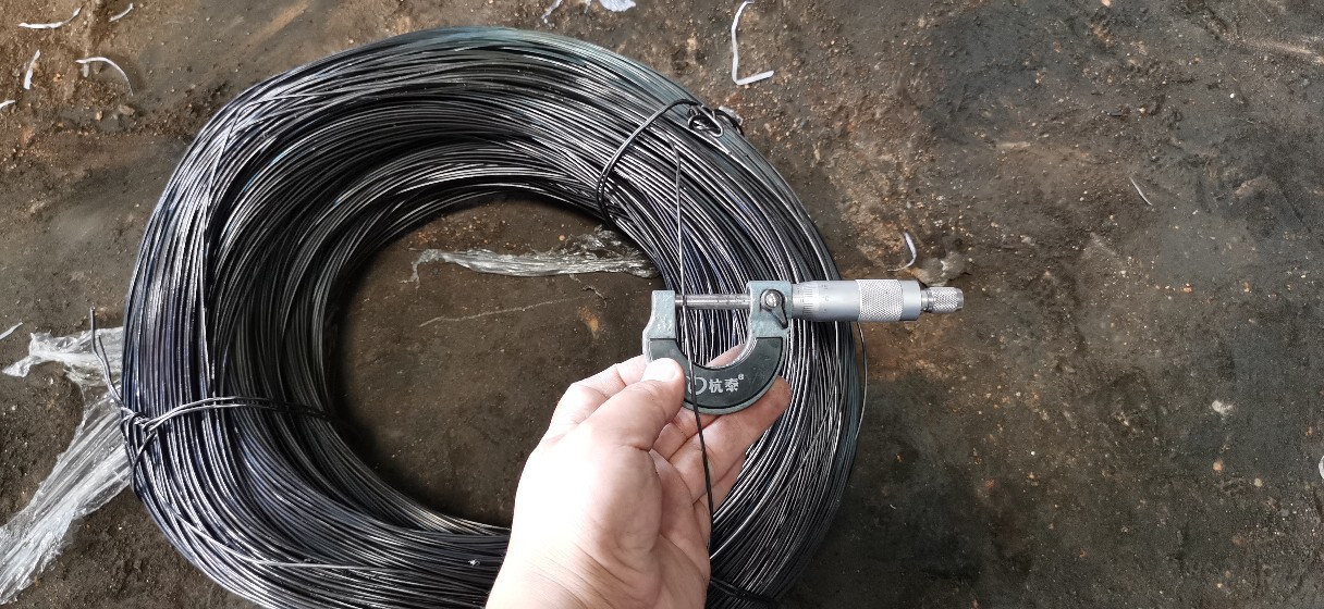 工厂1.6㎜退火丝BWG16烧丝黑丝160丝铁丝绑丝内塑外编24公斤钢网