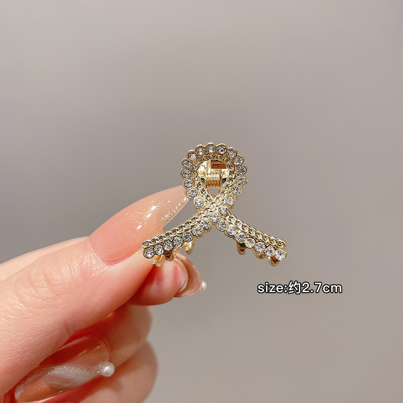 Exquisito clip pequeño clip de flequillo lateral de diamantes de imitación de perlas femeninas nuevo mini clip de tiburón de medio lazo horquilla tocado