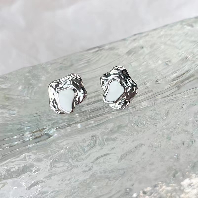 Small design elegant earrings