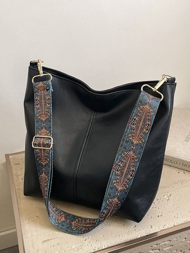 European and American Fashion Handbag Shoulder Crossbody Large Capacity Bucket Bag Solid Color PU Women's Bag Street Trend