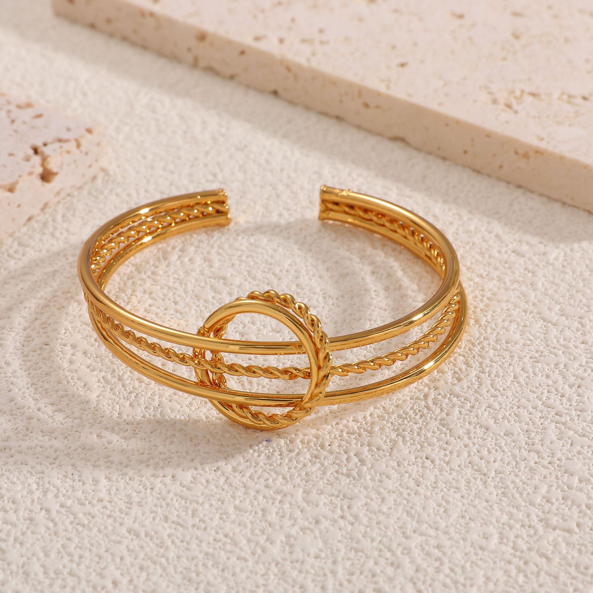 Europa y los Estados Unidos oro galvanizado imitación de frita abertura pulsera temperamento pulsera de moda transfronteriza lujo ligero alta sensación de joyas al por mayor
