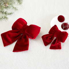 クリスマスの新しいワインの赤い金のベルベットの蝶結びは装飾品のクリスマスツリーのペンダントの壁に大きなトランペットを掛けます。
