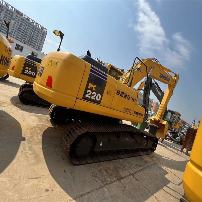 Kazajstán exporta excavadoras usadas Komatsu PC200 - 8 exportadas a Francia con buen rendimiento y alta calidad.