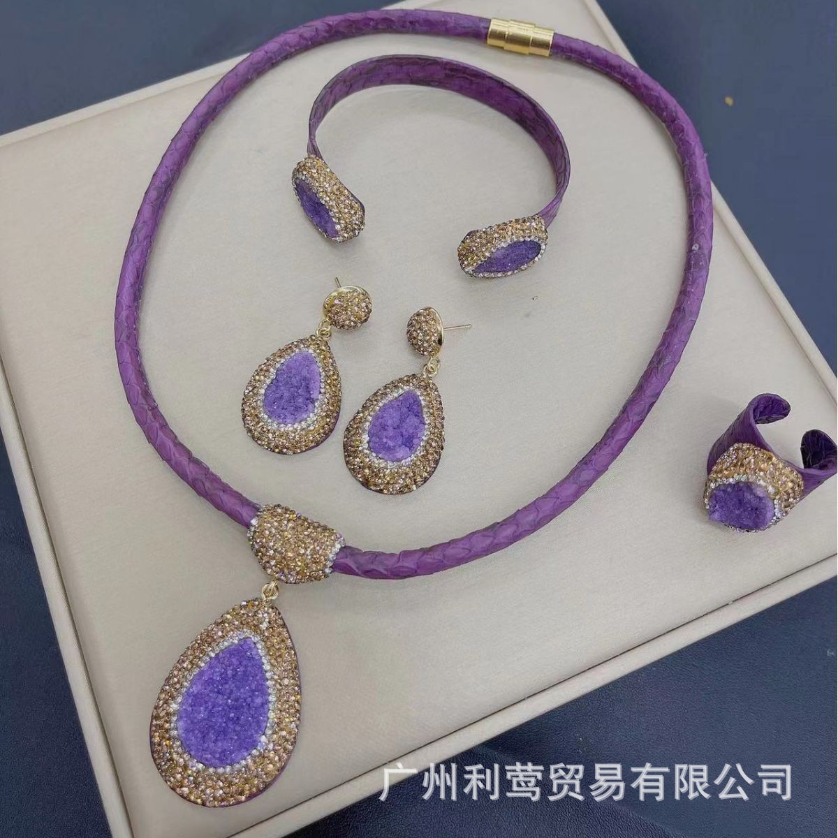 Organic ethnic retro set