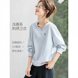 现货浅春系趣味刺绣卫衣女装2026春季新款宽松圆V领设计感卫衣女