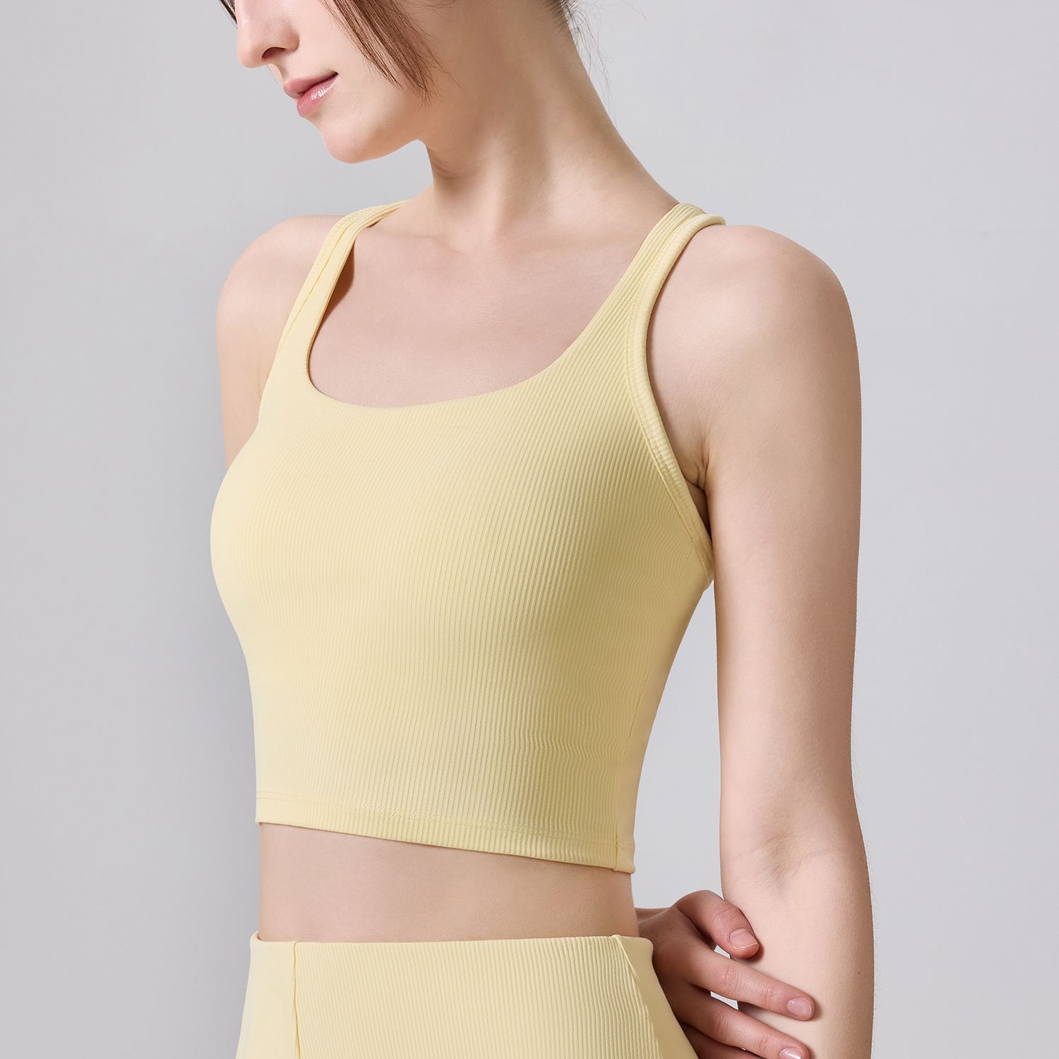 Verano nuevo cuello en U respirable chaleco de yoga delgado fitness yoga ropa de entrenamiento antichoque con cojín de pecho ropa interior deportiva