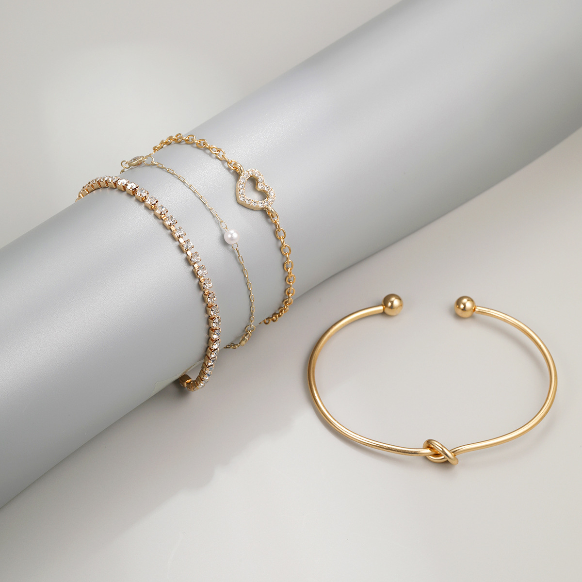 4 Piece Heart Bracelet Set With Full Diamond Detail Gift Box_voghion.com