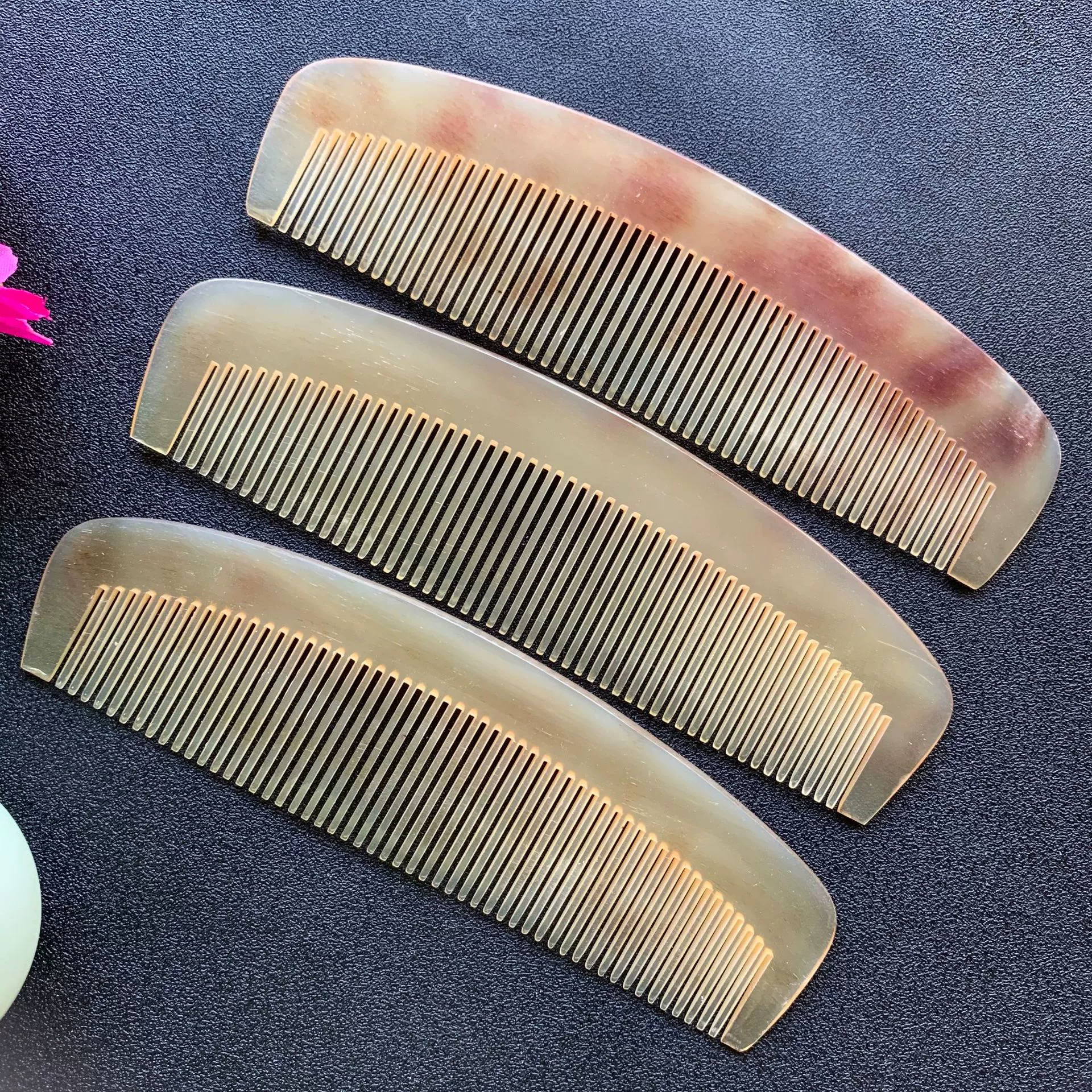 Horned Moon -shaped combed dense teeth, cattle horns, semi -circular comb, butterfly comb, manufacturer wholesale scenic spot, stall treatment